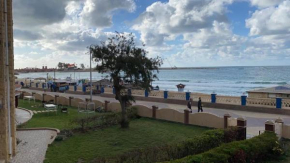 Chalet Direct sea view 2 bed rooms شاليه فينيسيا شاطىء المعموره مجموعه الفردوس دور اول على البحر مباشره مع كارنيهات شاطئ خاص و بوابه الدخول خدمه نزلاء متوفره 24ساعه للعمل على راحه النزلاء و تلبيه رغبا